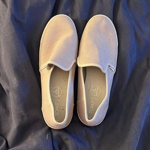 Toms slide one, size 9. Worn once